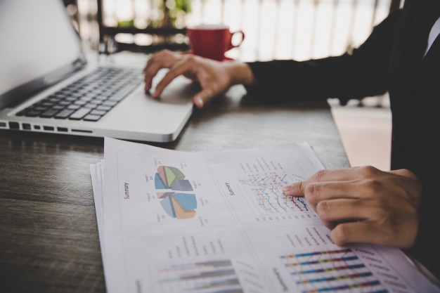 E-COMMERCE AND BRAND MANAGEMENT